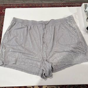 Torrid size 6 gray/white sleep shorts